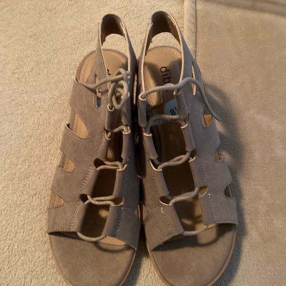 Diba sandals 8.5 - Picture 1 of 3